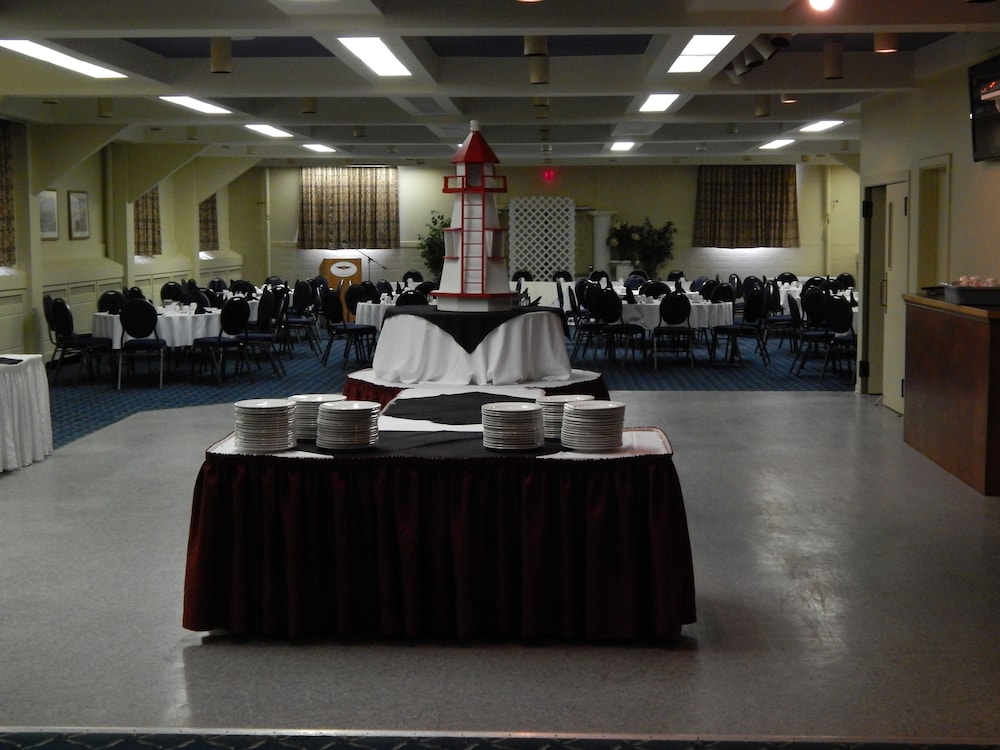 Slemon Park Hotel & Conference Centre 31/35