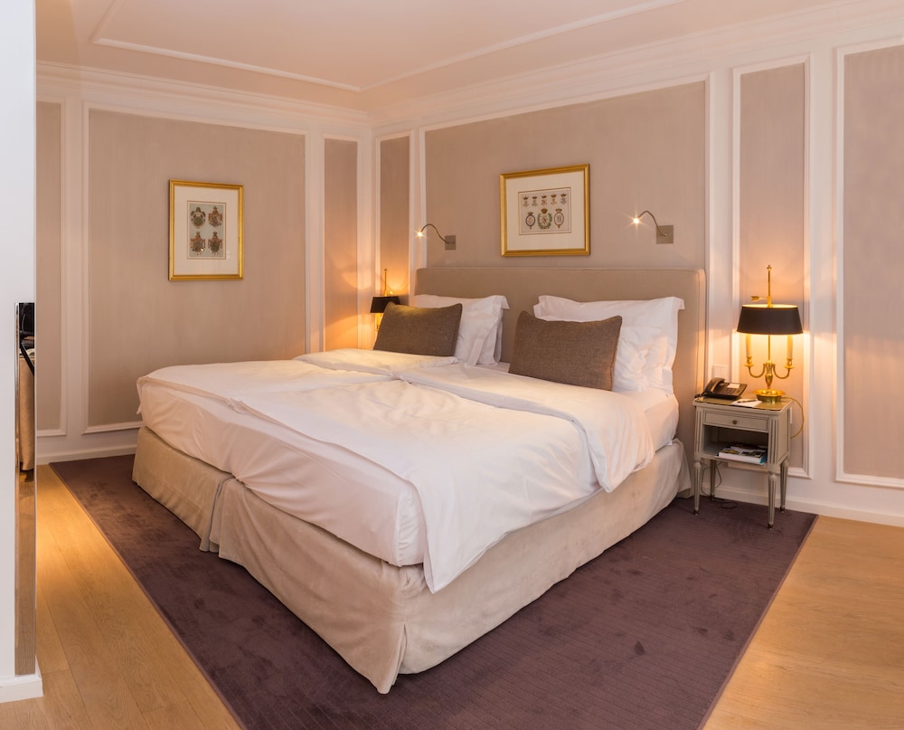 JUNIOR SUITE, KING BED