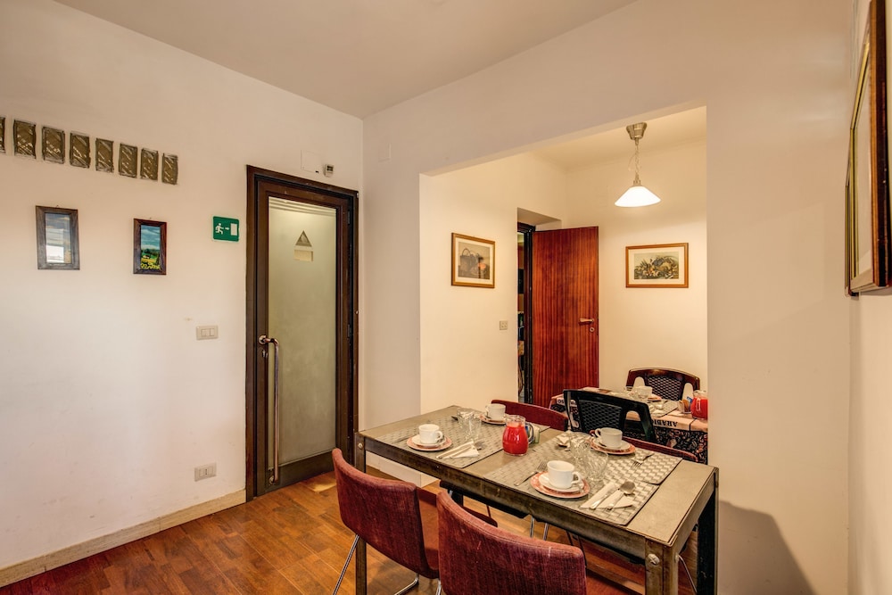 B B Piramide Terrace 44/54