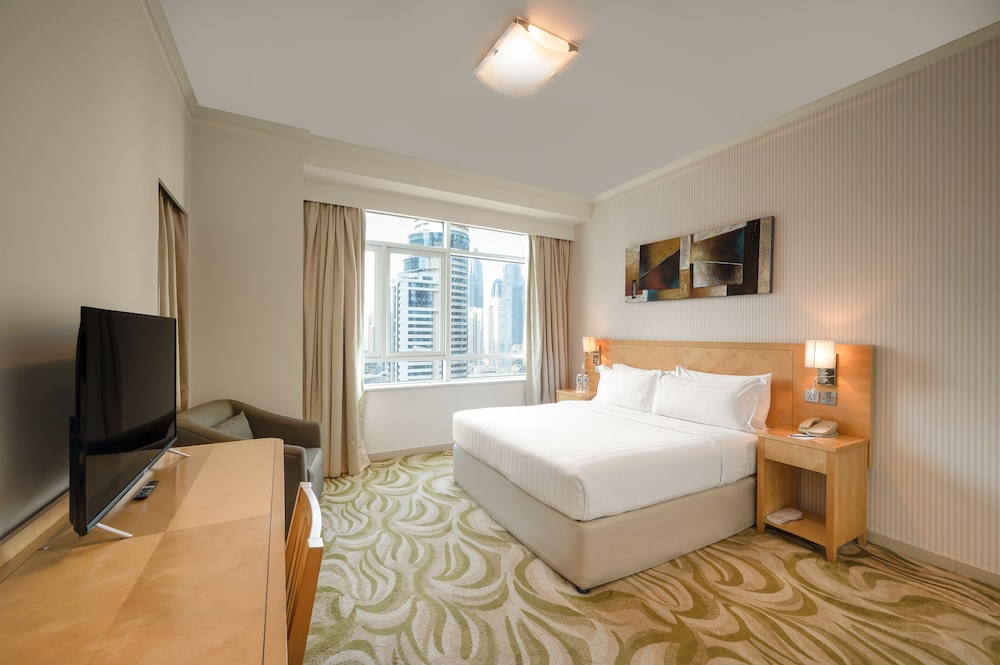 2 Bedrooms, Family Suite, King and Twin Beds