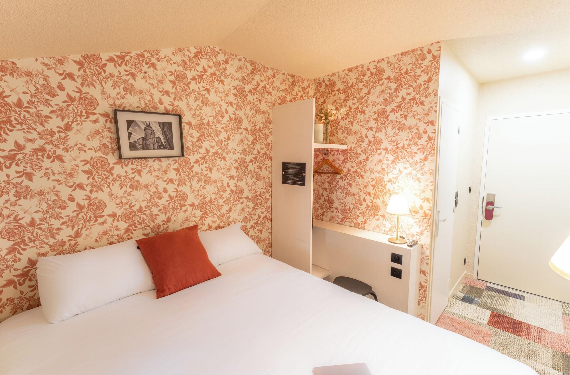 Petite, Double Bed