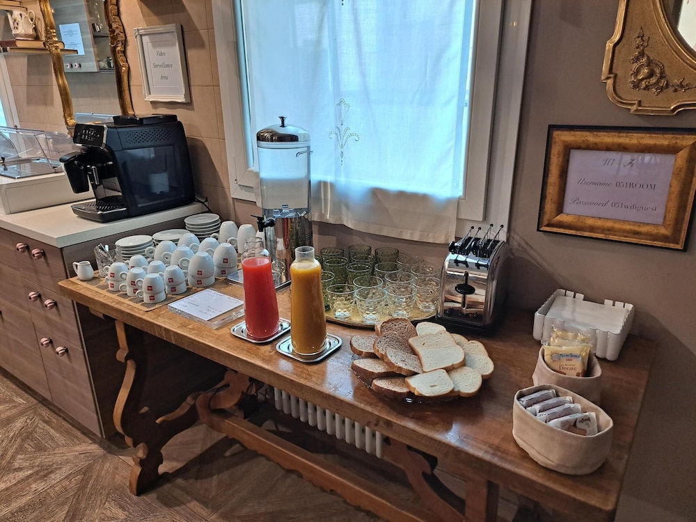 051B&B Room & Breakfast 42/50