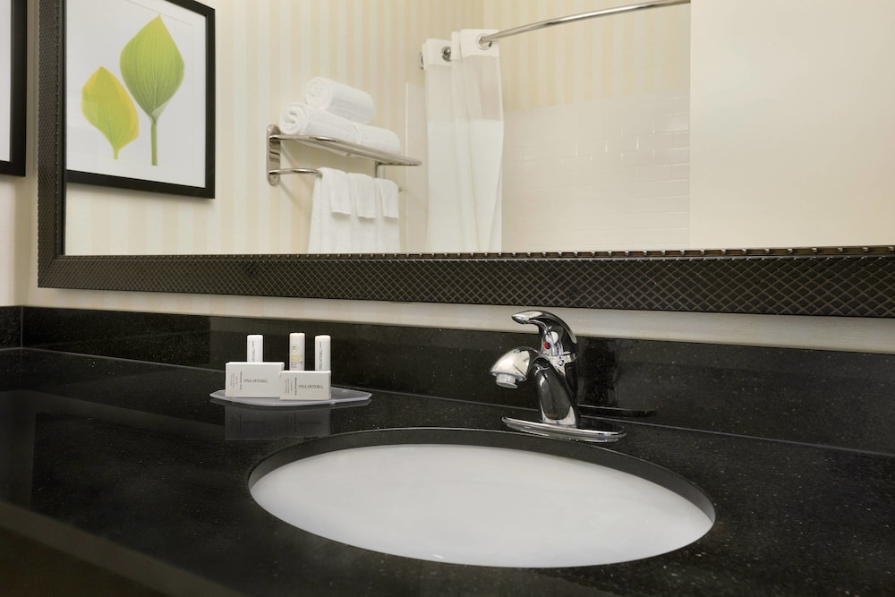 Fairfield Inn Suites Minneapolis Eden Prairie 14/40