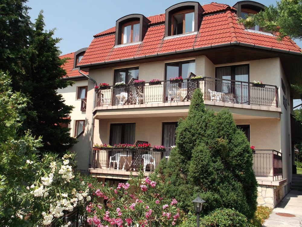 Helios Hotel Pension 2/73