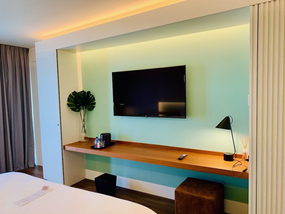 Holland House Beach Hotel 15/45
