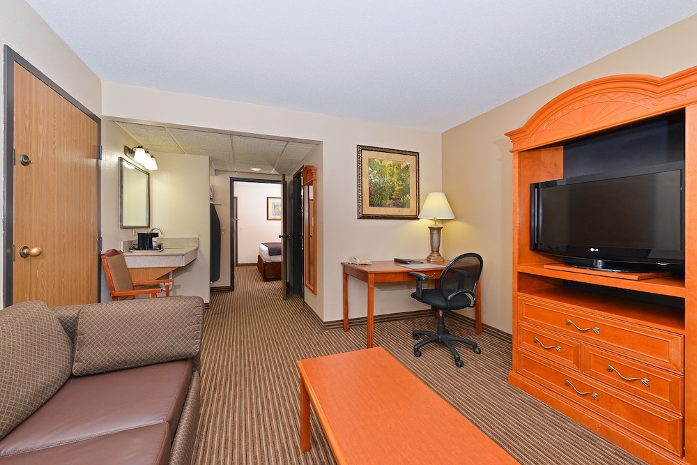 Revel Hotel Minot, SureStay Collection by Best Western 48/66