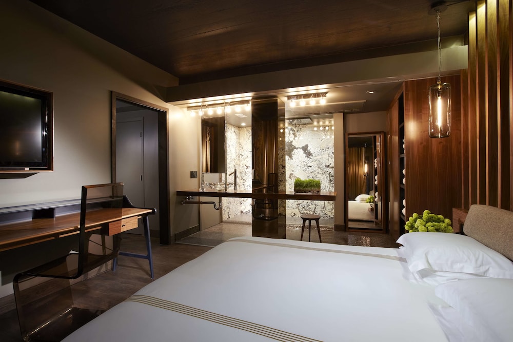 SUITE, CABANA BUILDING