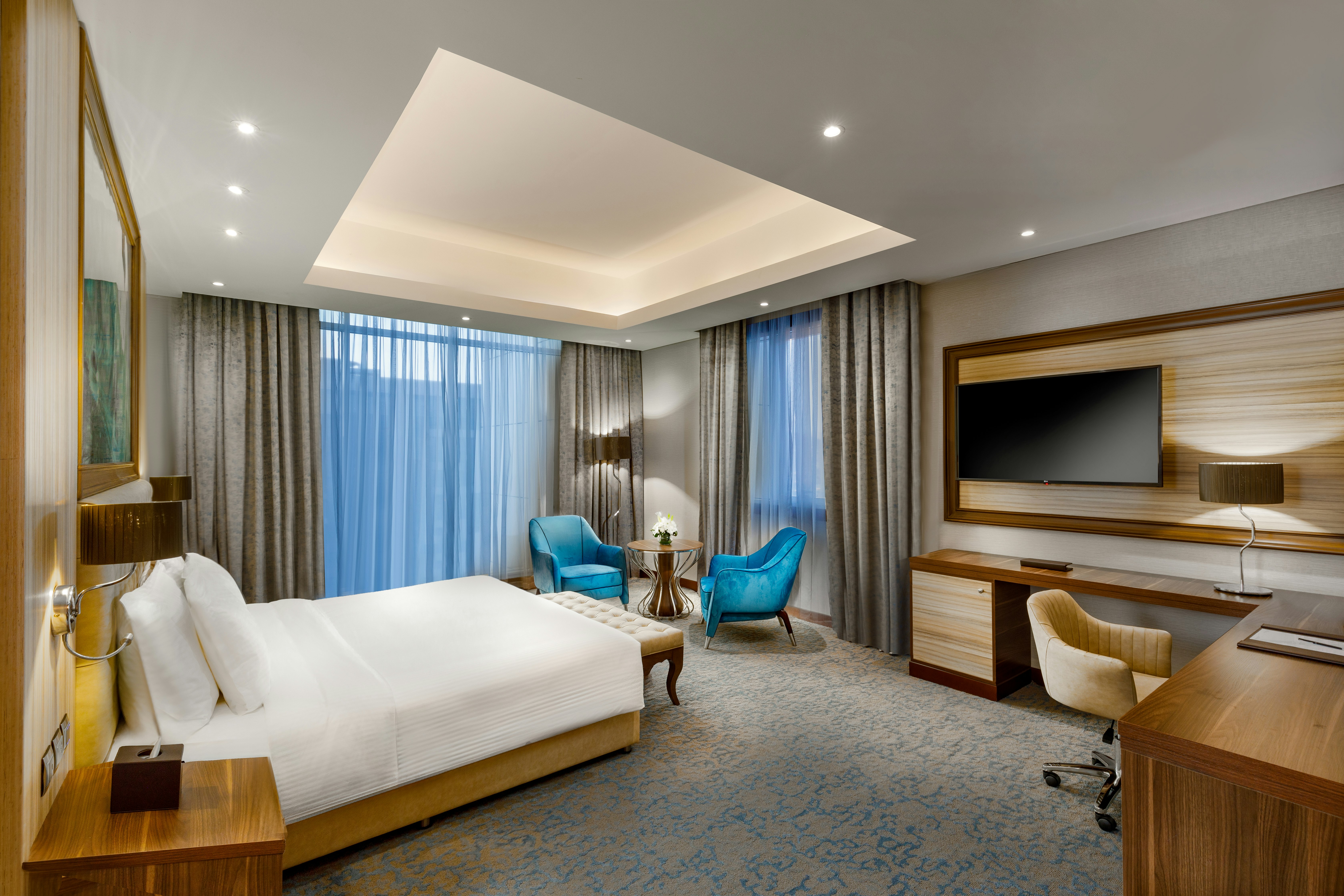 EXECUTIVE, SUITE, KING BED