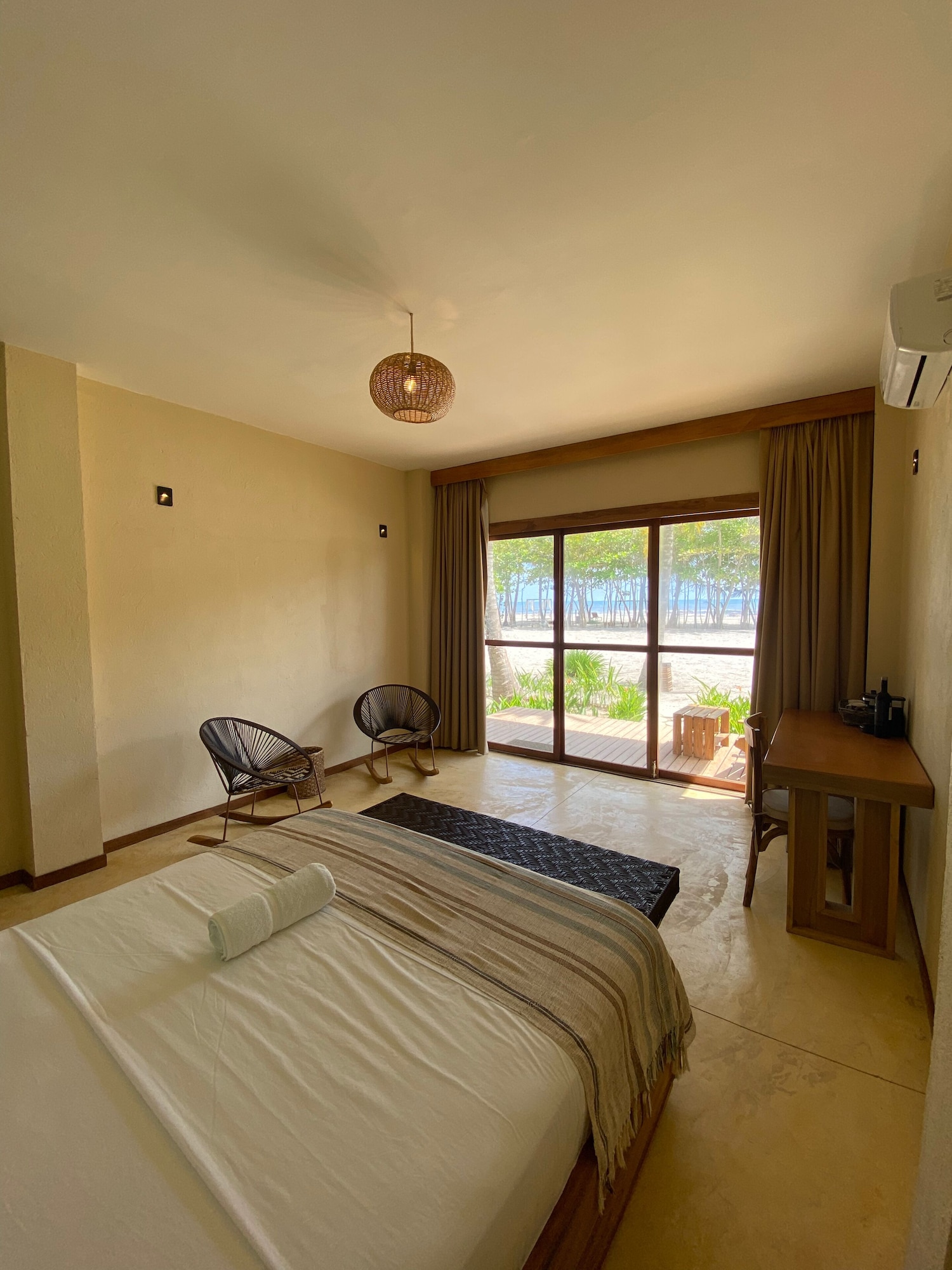 DELUXE, DOUBLE BED, SEA VIEW
