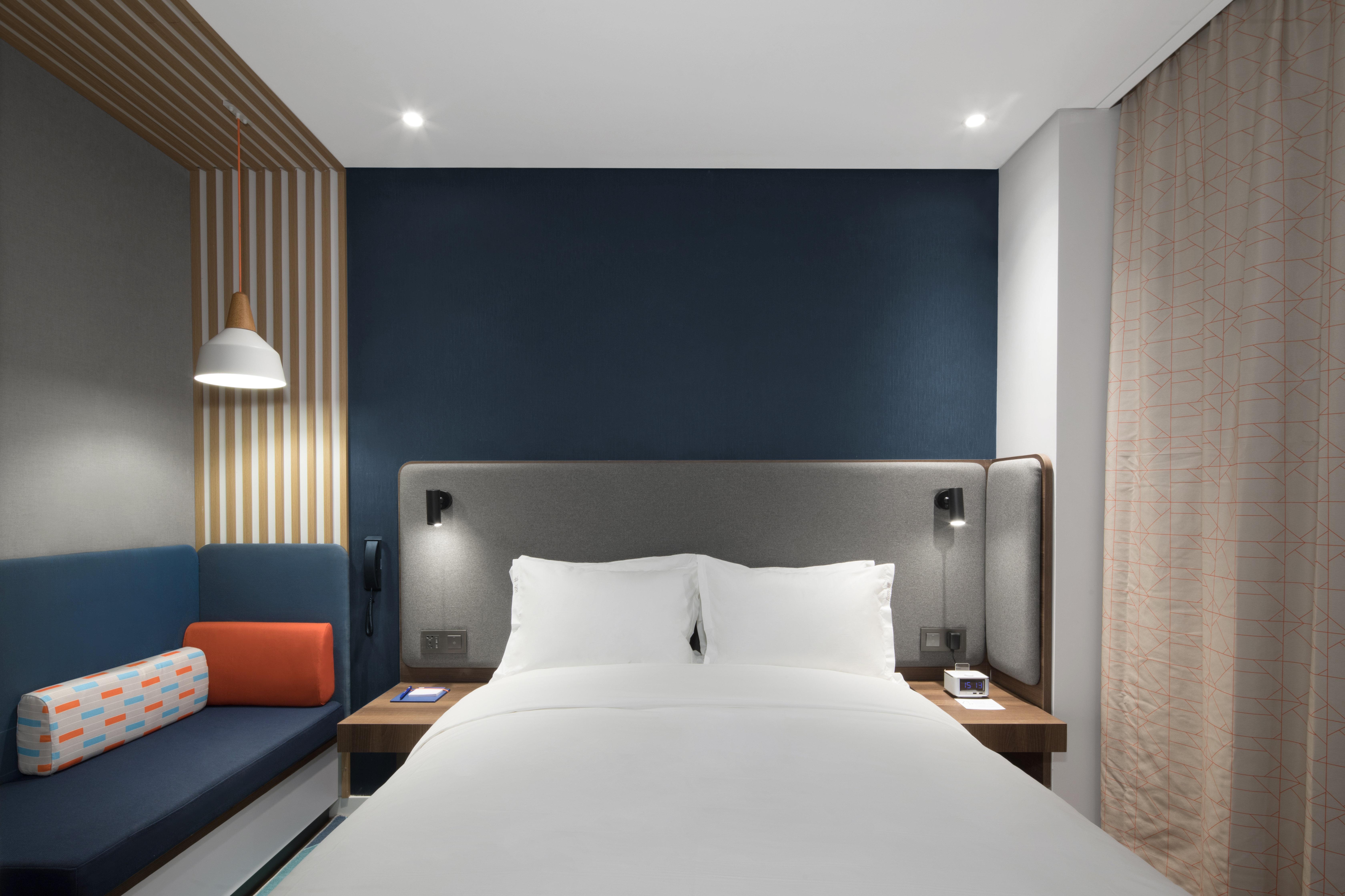 Holiday Inn Express Shanghai Tourism Zone 33/51