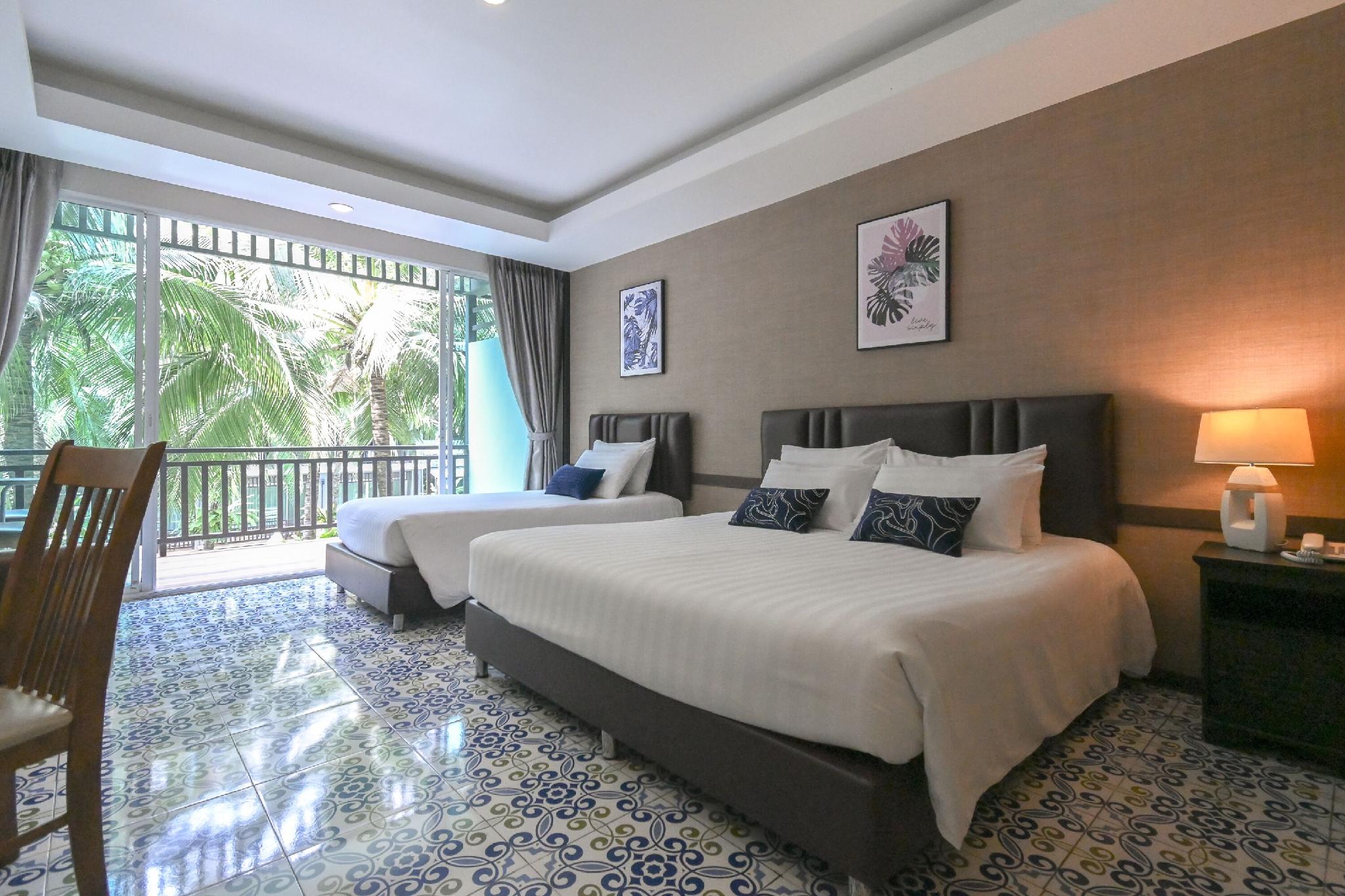 Deluxe, Triple, 1 Double and 1 Single Bed, Pool View