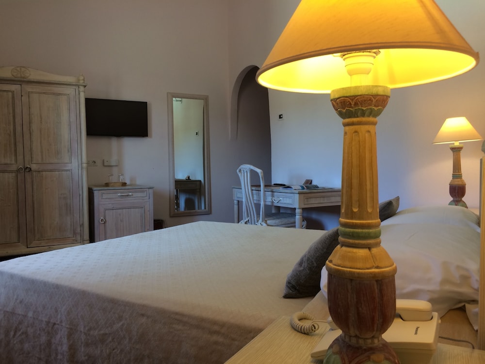 Hotel Monti Di Mola 20/61