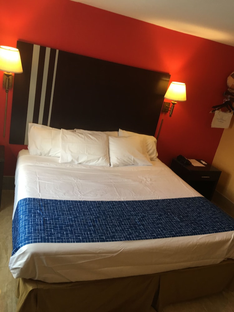 Travelodge By Wyndham Bay Shore Long Island 12/41