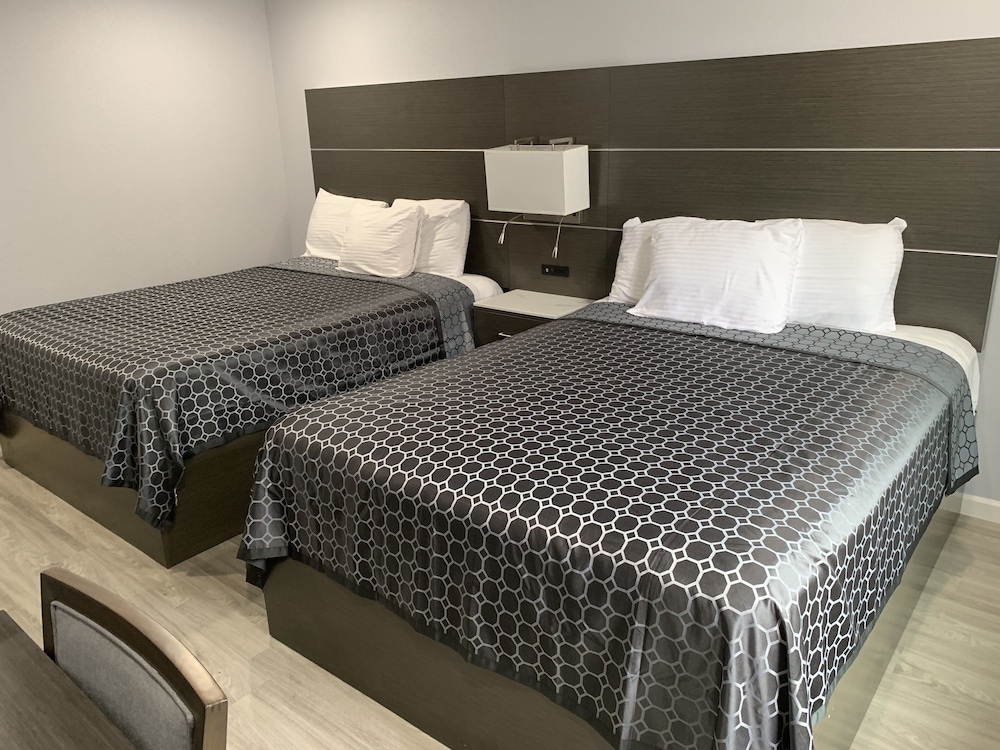 Mirage Inn and Suites 14/31
