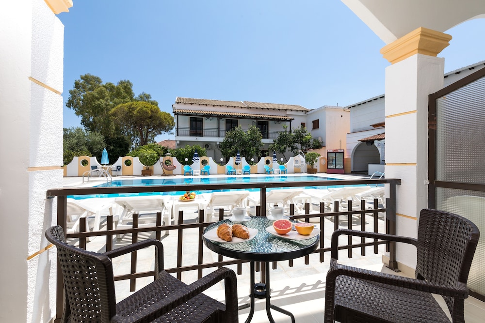 Lefkimi Hotel 42/53