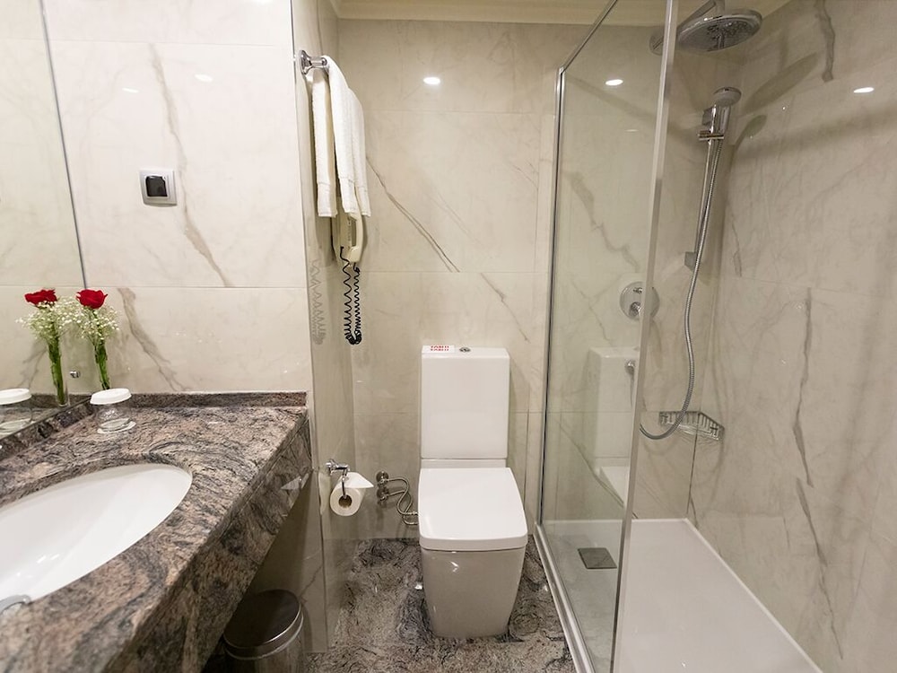 غرفة متصلة عائلية بسرير مزدوج وسريرين منفصلين، Zorlu Grand Hotel Trabzon 3/3