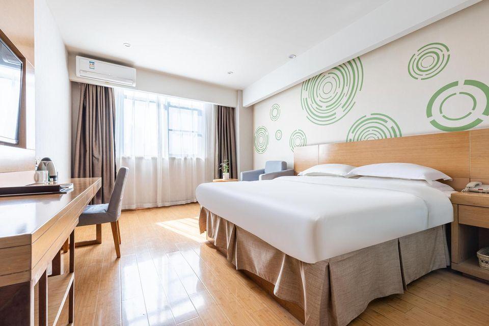 DELUXE, QUEEN BED