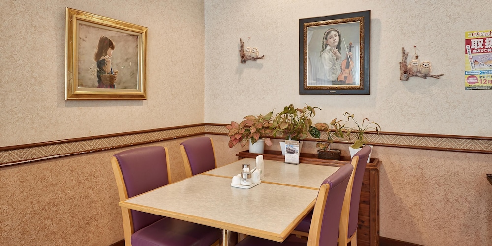 Crown Hotel Okinawa 60/75