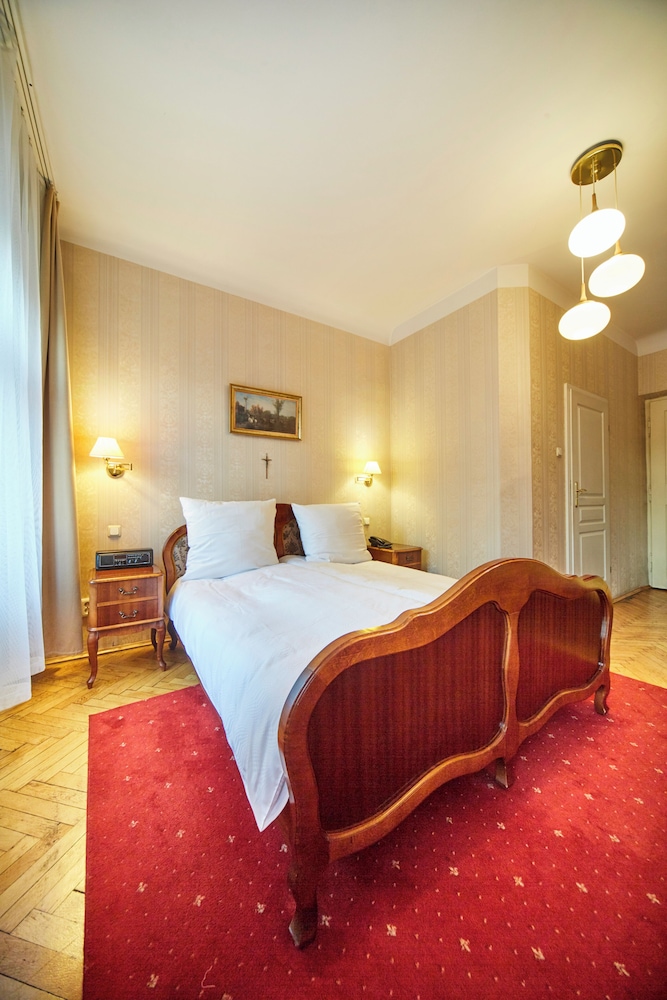 ROOM, DOUBLE BED, CITY VIEW