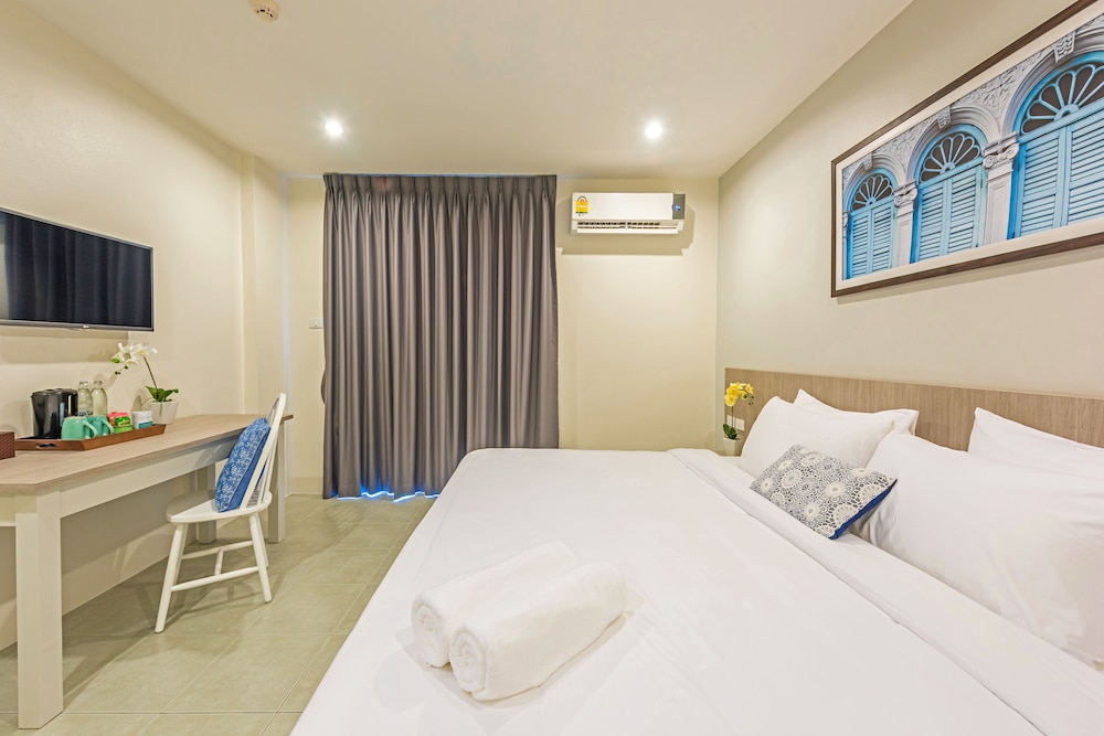 Recenta Phuket Suanluang 10/50