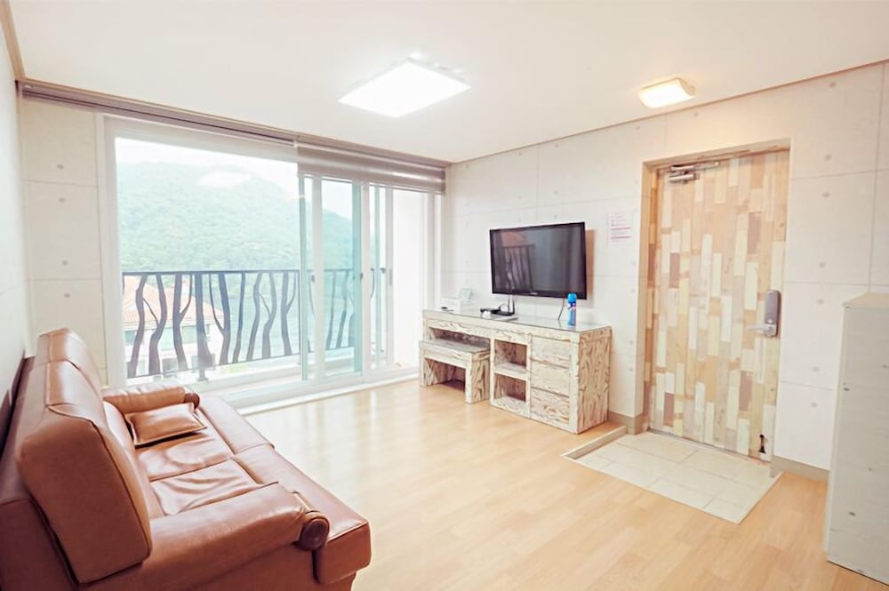 Gapyeong Apple Lodge Pension 44/50