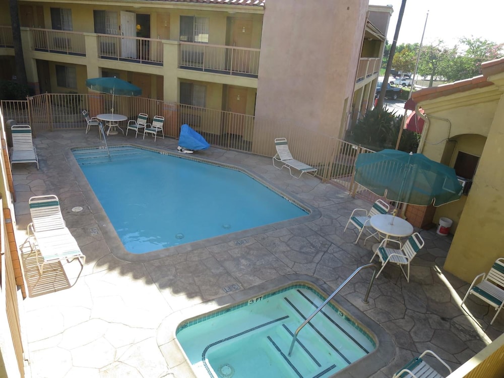 Country Inn 4/64
