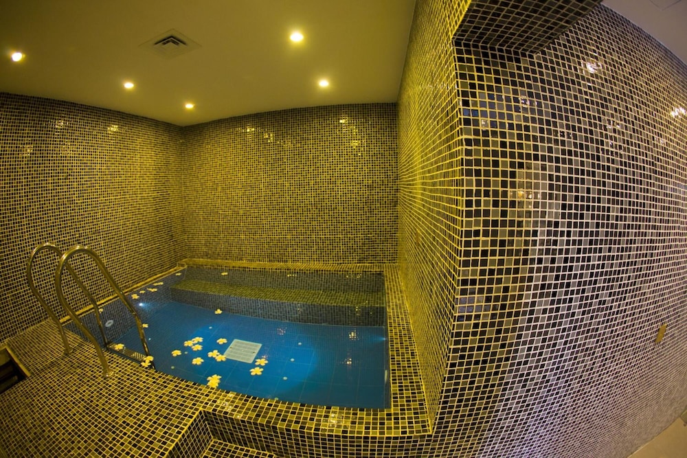 Grand Tamarind Lake Hotel 30/57