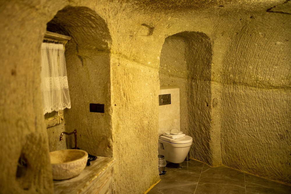 Pome Granate Cave Hotel 20/20