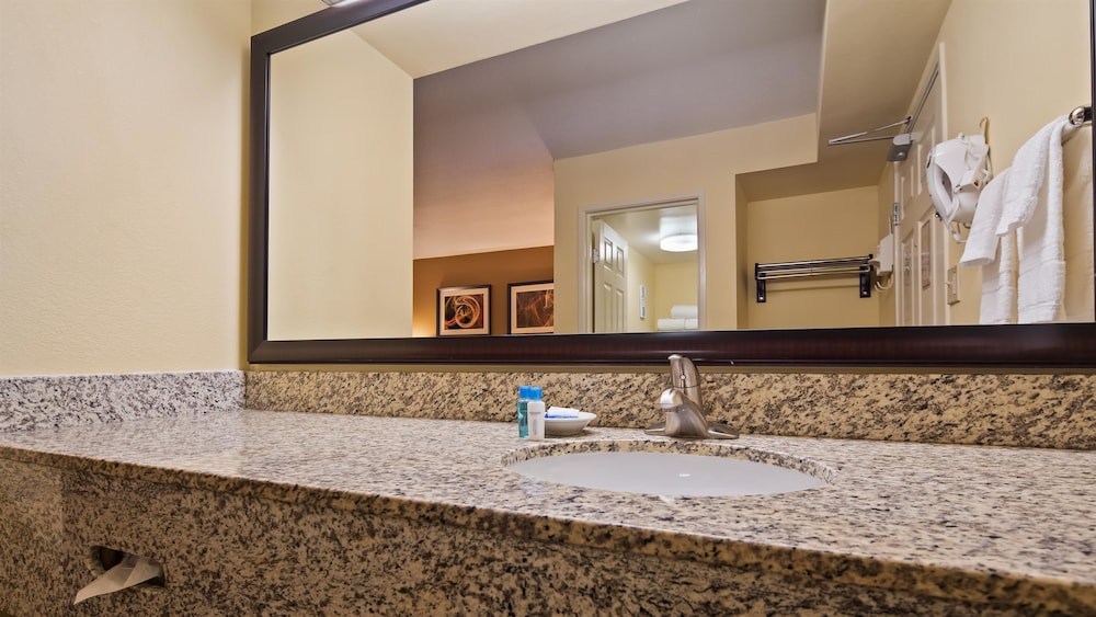 Best Western Louisville East Inn & Suites 10/38