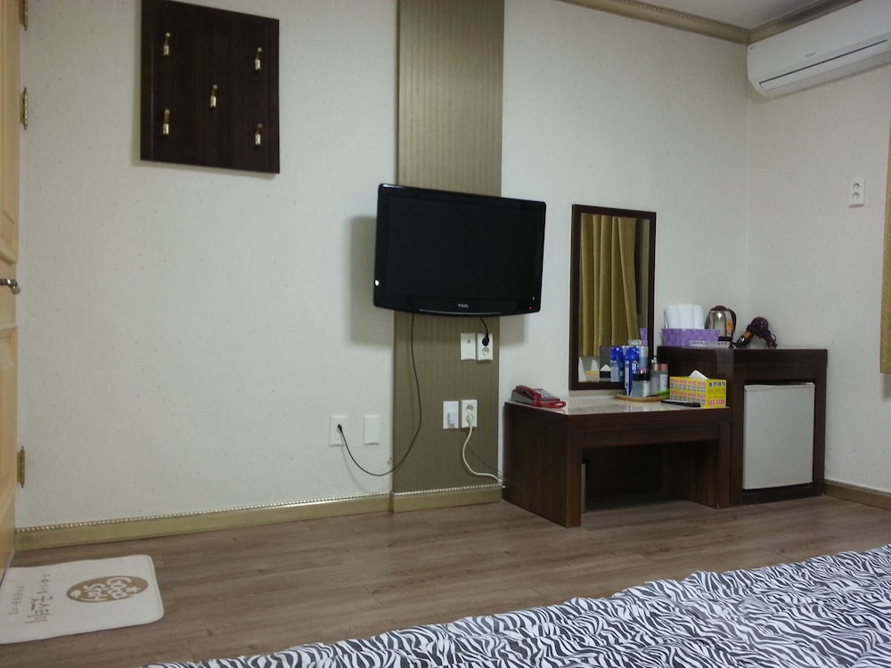 Island Motel 54/60