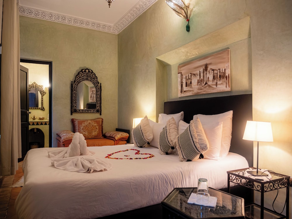 TRADITIONAL, DOUBLE BED