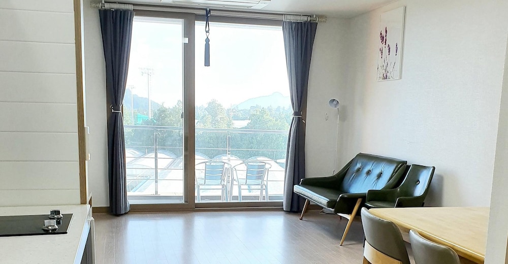 Seogwipo Dorame Pension 9/23