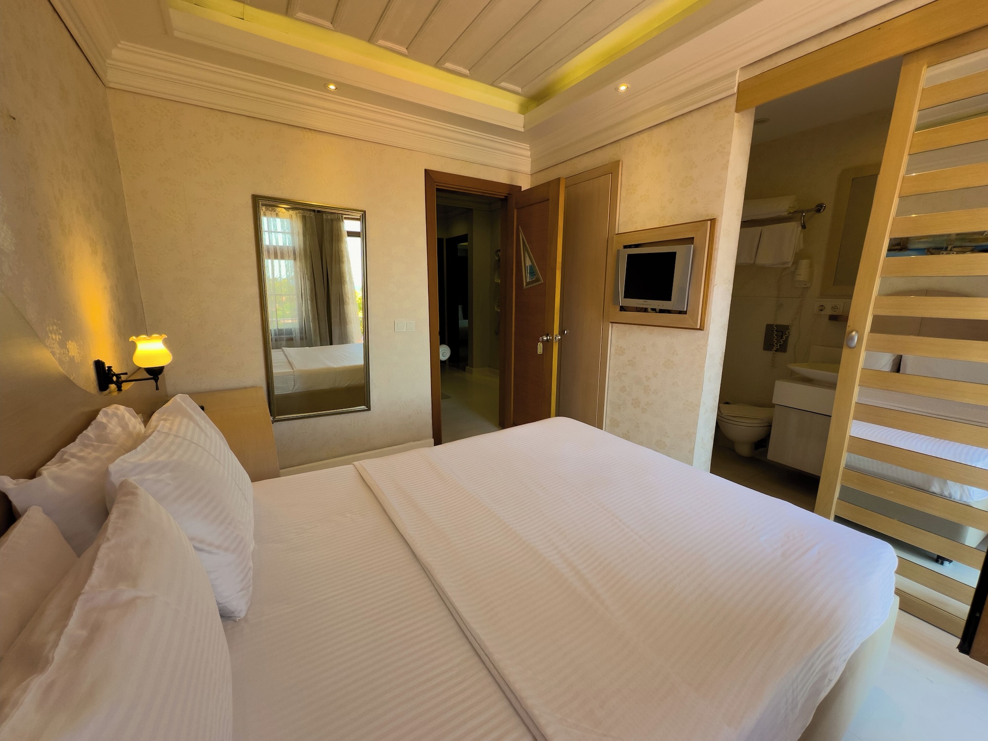 DELUXE, DOUBLE BED, SEA VIEW, BALCONY