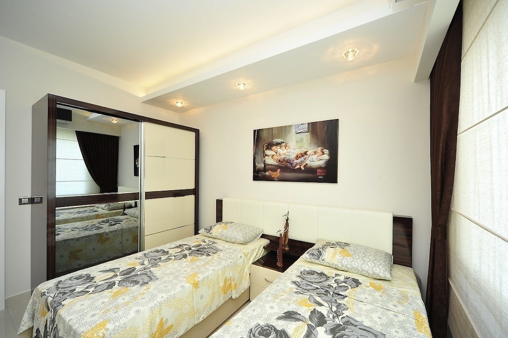 Azura Park Tourism Complex 24/75