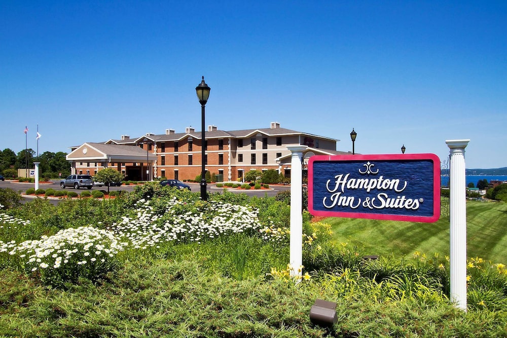 Hampton Inn & Suites by Hilton Petoskey 1/75