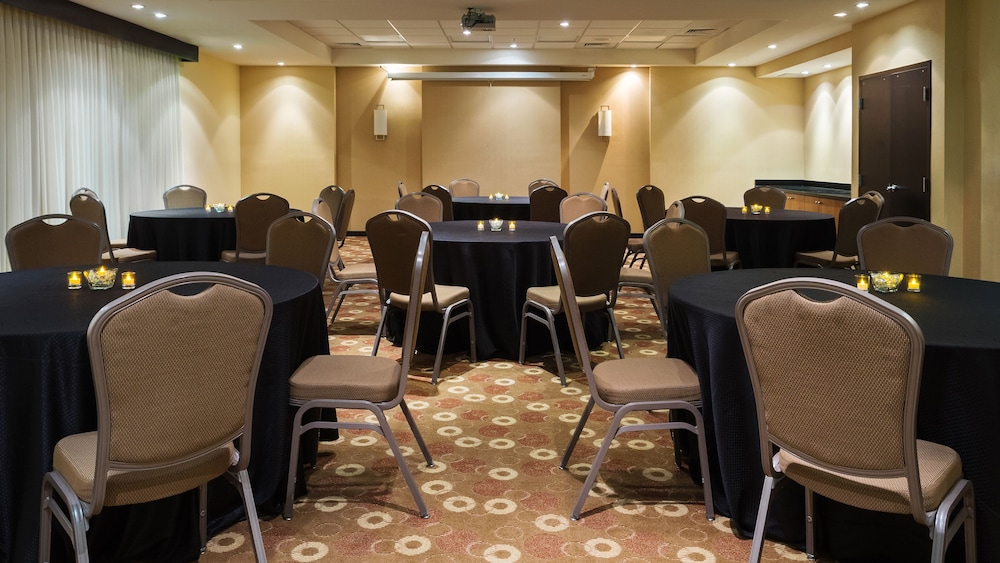 Hyatt Place Coconut Point 58/64