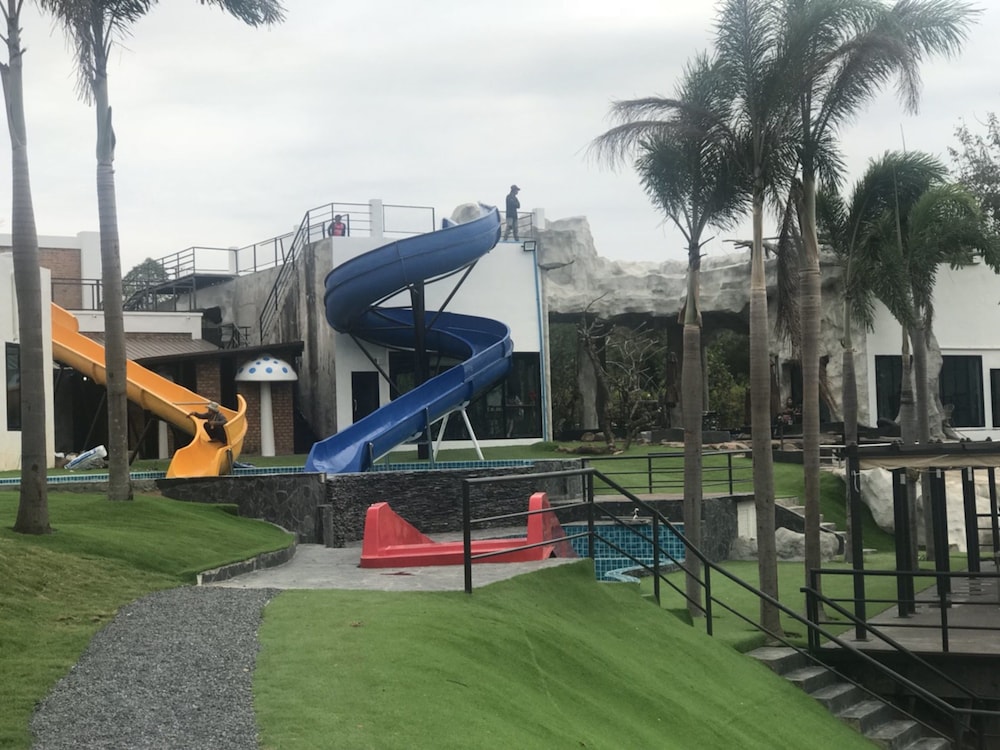 I View Park Resort 53/71