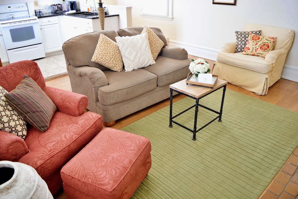 JH Adams Inn, Trademark Collection by Wyndham 49/78