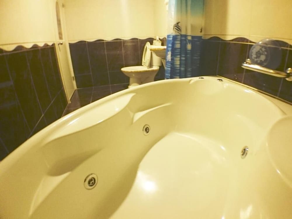 Fuchia Hotel 39/40