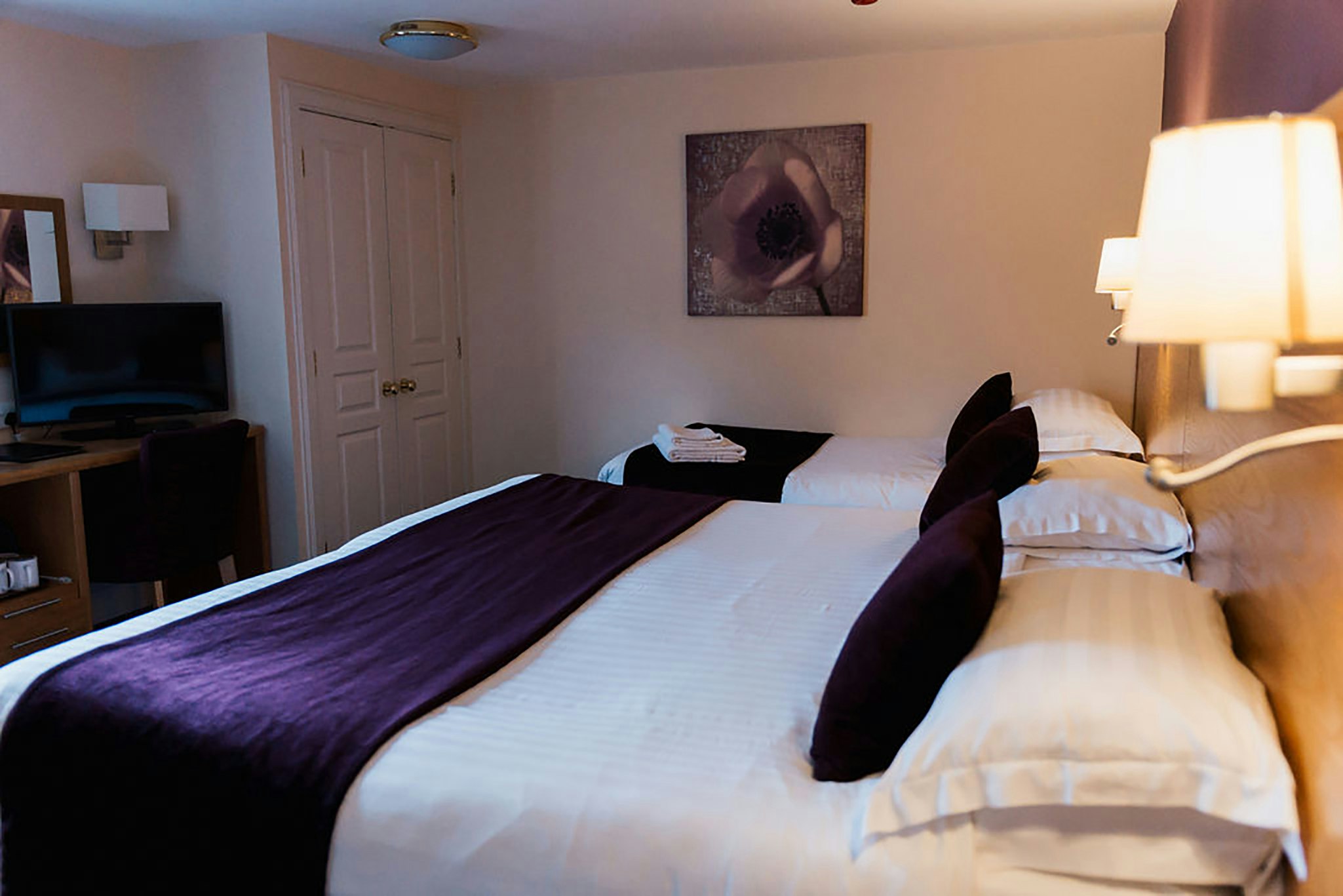 Family, 1 Double and 1 Single Bed, Ayre Hotel 2/2