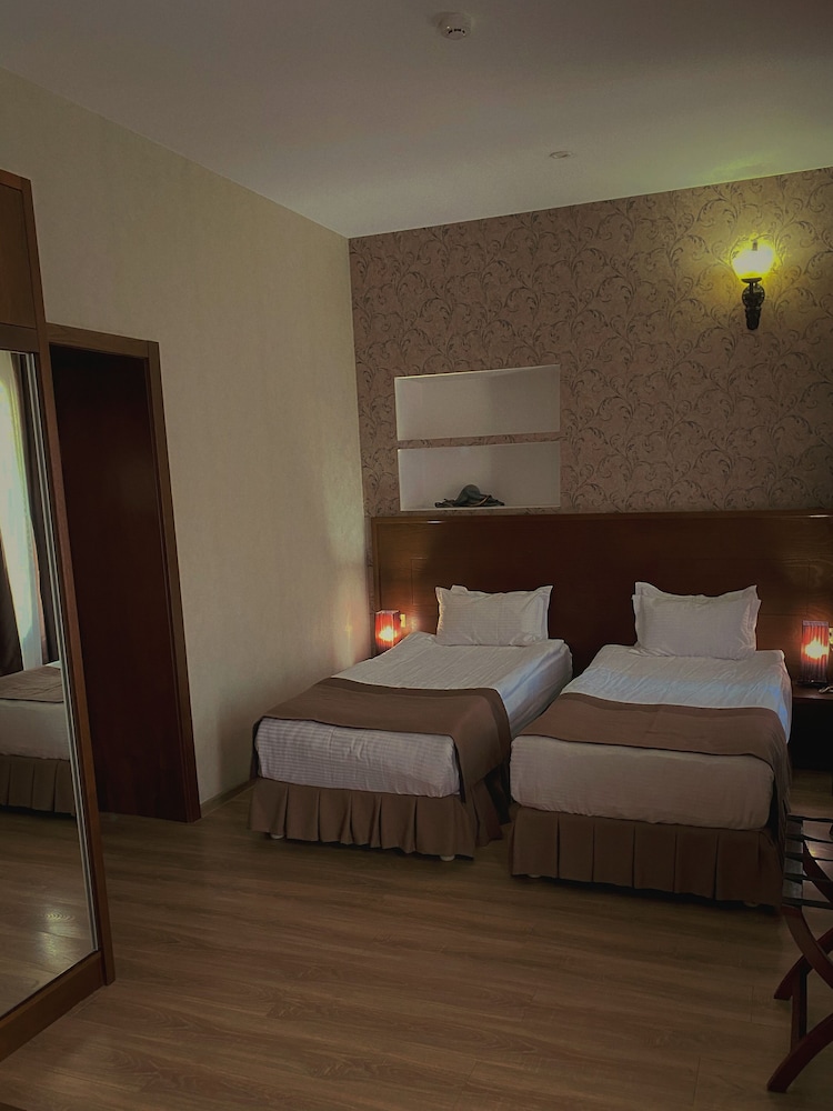 Old Metekhi Hotel 15/50