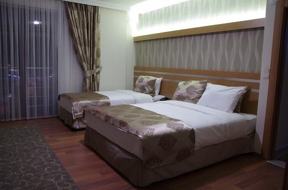 Family, Double and Twin Beds