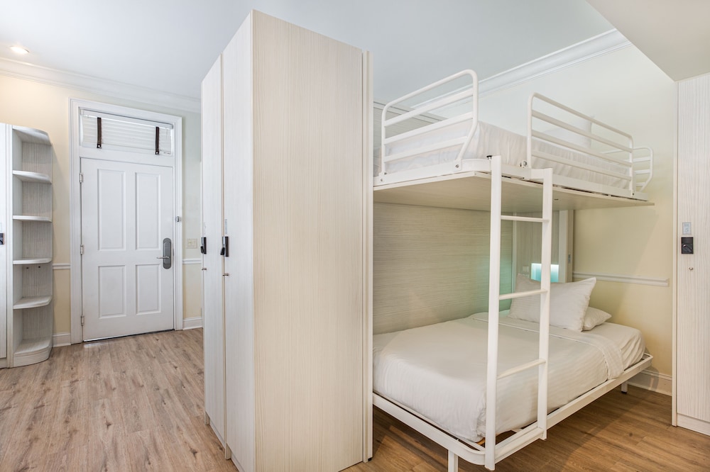 Nyah Key West Adult Only 26/65