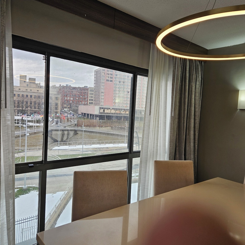 Wyndham Rochester Downtown 33/61