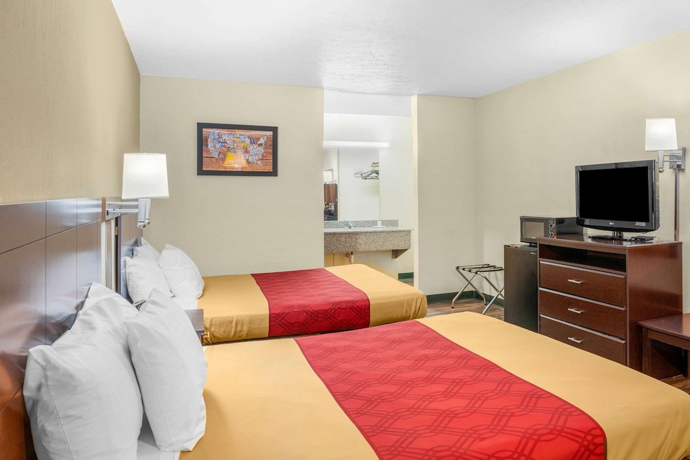 Econo Lodge near Missouri University of Science and Technology 9/20