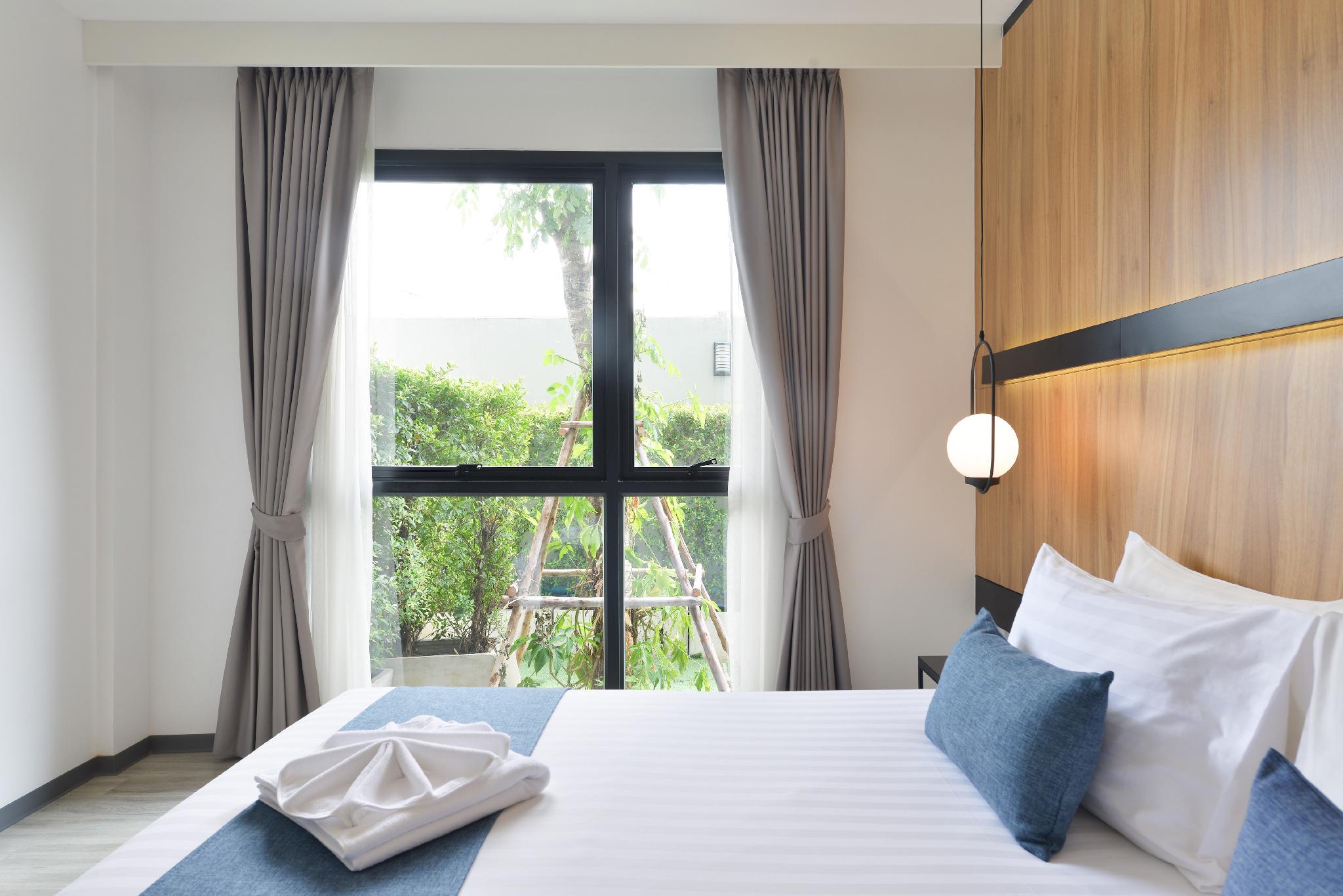 Deluxe, Lake View