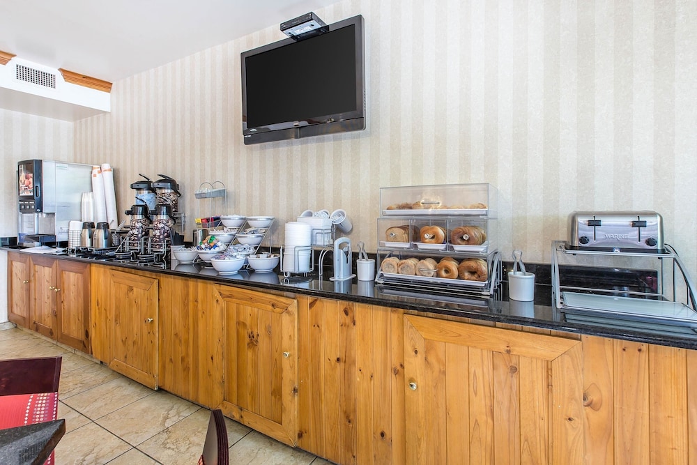 Comfort Suites Summit County Dillon, CO 32/37