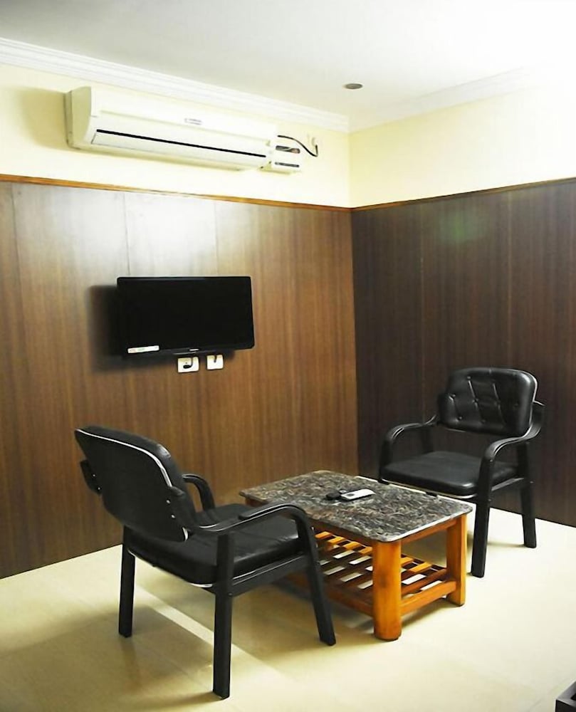 Hotel Govind Heights 32/40