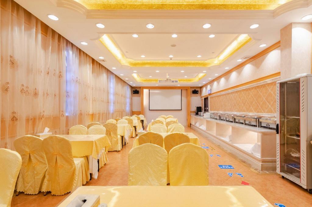 Vienna Hotel (Shenzhen Gushu Metro Station) 40/56