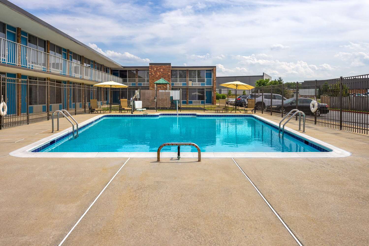 Days Inn by Wyndham Frederick 8/45